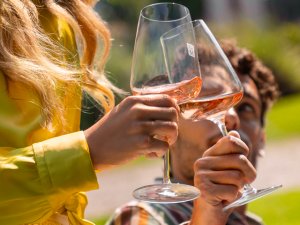 Quale vino scegliere per un aperitivo: consigli e proposte
